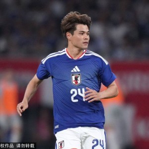 德甲与世界杯的交汇点：拜仁后卫伊藤洋辉如何在侍蓝重获新生