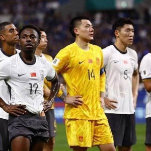 国足三叉戟初显锋芒，留洋法甲前锋加入，邵佳一目标世界杯，球迷期待新希望
